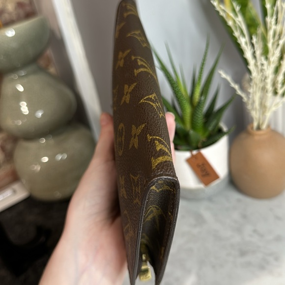 Louis Vuitton Monogram Bucket Pouch - Picture 11 of 15